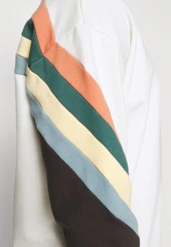 Kaotiko CREW WALKER UNISEX - Sweatshirt - White -Kaotiko || Fire And Glory Populaire Magasin 0cc67da6327345e78f5287095d235c3f