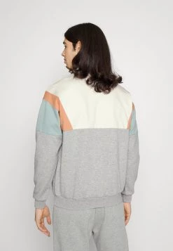 Kaotiko CREW COLIN - Sweatshirt - Grey - Herren 10 Kaotiko CREW COLIN - Sweatshirt - Grey - Herren -Kaotiko || Fire And Glory Populaire Magasin 1f6c818d56cf4fbb8c10a1da08b09670