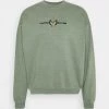 Kaotiko - Herren CREW WASHED BEETLE ARMY - Sweatjacke - Olive -Kaotiko || Fire And Glory Populaire Magasin 35d5664ac0f344c88a7a6814f0d625a8