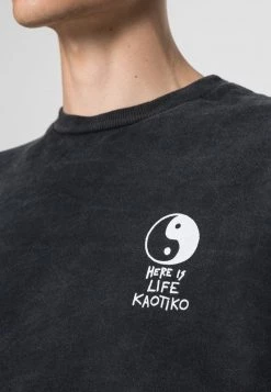Kaotiko - Herren CREW WHERE IS LIFE - Sweatshirt - Black 11 Kaotiko - Herren CREW WHERE IS LIFE - Sweatshirt - Black -Kaotiko || Fire And Glory Populaire Magasin 6c5aabd13fdc4b2c8ed206a5ae512792