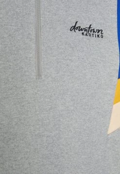 Kaotiko CREW JEAN - Sweatshirt - Grey/royal/mostaza - Unisex -Kaotiko || Fire And Glory Populaire Magasin 6d19ebbc02154cdf8d5059a8a147d408