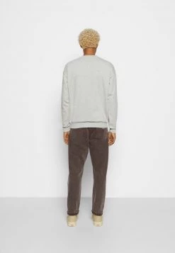 Kaotiko CREW ROCKS MOUNTAINS UNISEX - Sweatshirt - Grey -Kaotiko || Fire And Glory Populaire Magasin 774b51ef2aa94299b7f80c55f8294e87