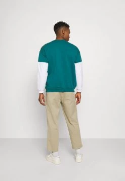 Kaotiko CREW UNISEX - Sweatshirt - Green -Kaotiko || Fire And Glory Populaire Magasin 7d433d5067a94440894226bcd85b77ff