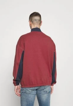 Kaotiko UNISEX CREW ARNOLD - Sweatshirt - Granate -Kaotiko || Fire And Glory Populaire Magasin 922b996c8a114e2aba26cbafbb1dc59a