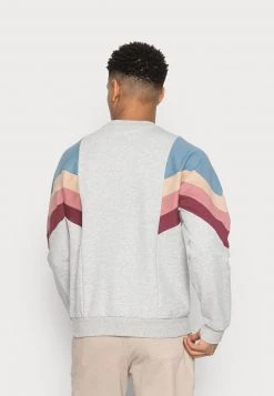 Kaotiko CREW SEATTLE UNISEX - Sweatshirt - Cement/blue/tierra -Kaotiko || Fire And Glory Populaire Magasin a7e5745bb8e34518b767d6fce765764f