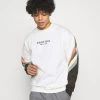 Kaotiko CREW WALKER UNISEX - Sweatshirt - White 2 Kaotiko CREW WALKER UNISEX - Sweatshirt - White -Kaotiko || Fire And Glory Populaire Magasin e0c0417c25974bd39d21a479297bfe50