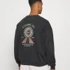 Kaotiko - Herren CREW PYRAMID - Sweatshirt - Black Wash -Kaotiko || Fire And Glory Populaire Magasin f204cec7f69b4e23bc368d9b9f23ede7