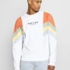 Kaotiko UNISEX CREW SEATTLE - Sweatshirt - White -Kaotiko || Fire And Glory Populaire Magasin fee7aaf0b6814dbe87b03b21b16f12ae